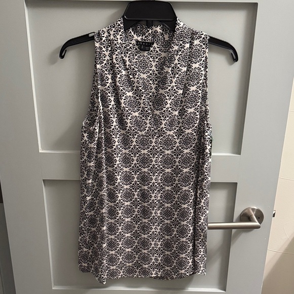 Theory Sleeveless Printed Blouse – Black & White, Size S - Picture 2 of 7